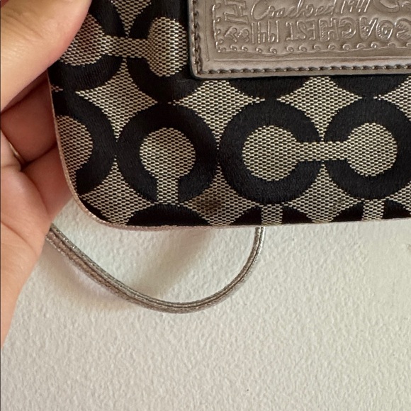 Coach Poppy Wristlet - Picture 3 of 4